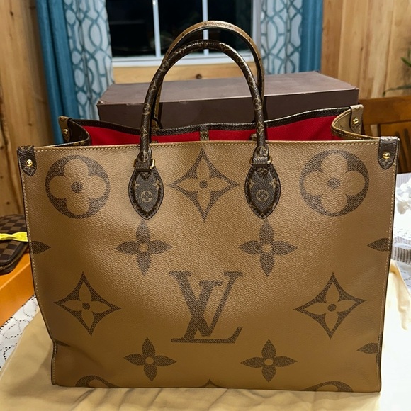 Louis Vuitton Brown Tote Bag with Iconic Monogram Design and Structured Shape - Picture 2 of 8